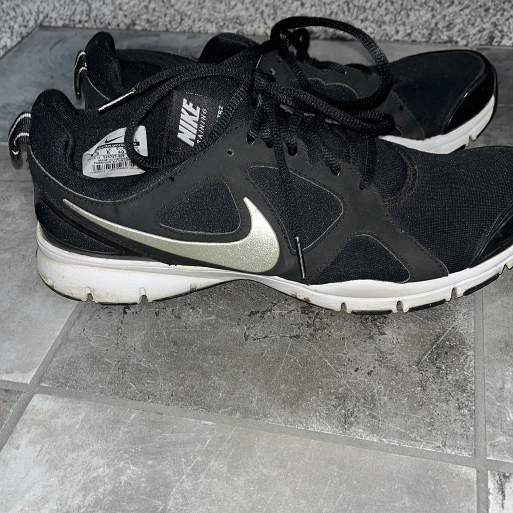 Woman’s Nike Tennis Shoes